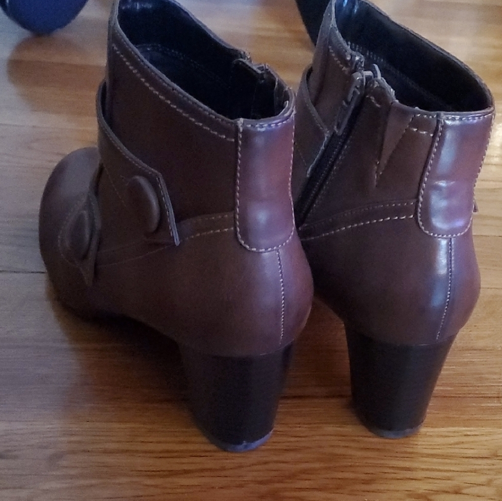Elegant Brown Ankle Booties - Picture 4 of 6